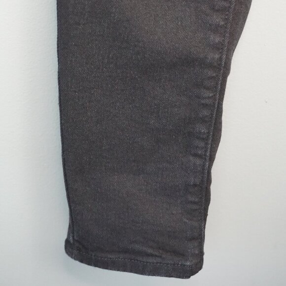 Levi's High-Waisted Tapered Mom Jeans in Flash Black size 24x29 NWT - Picture 8 of 15